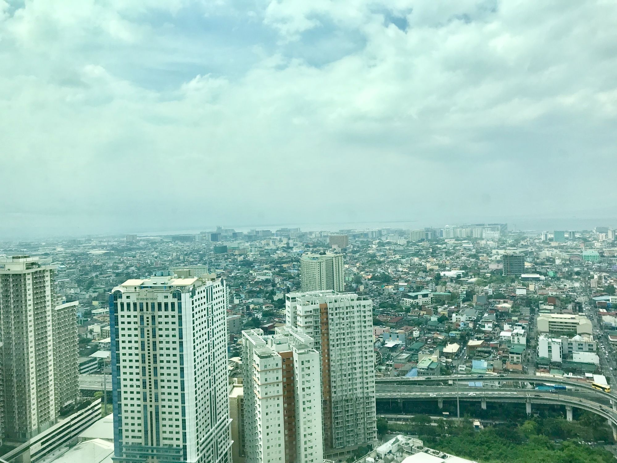 The Beacon Serviced Residences Makati City Bagian luar foto