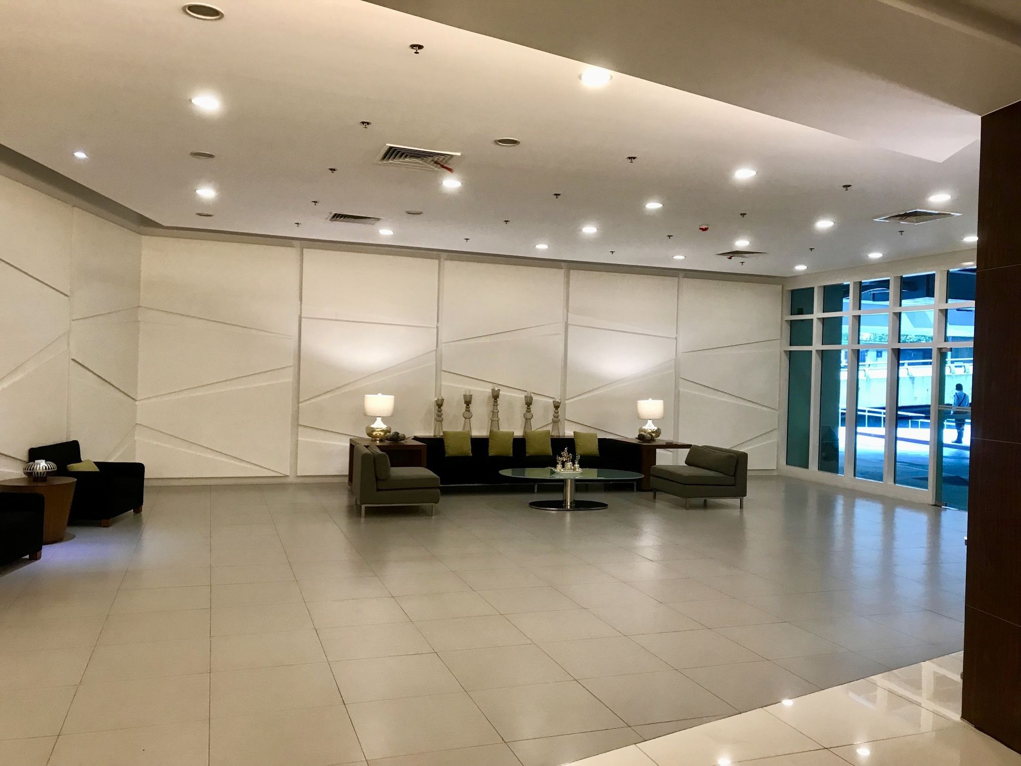 The Beacon Serviced Residences Makati City Bagian luar foto