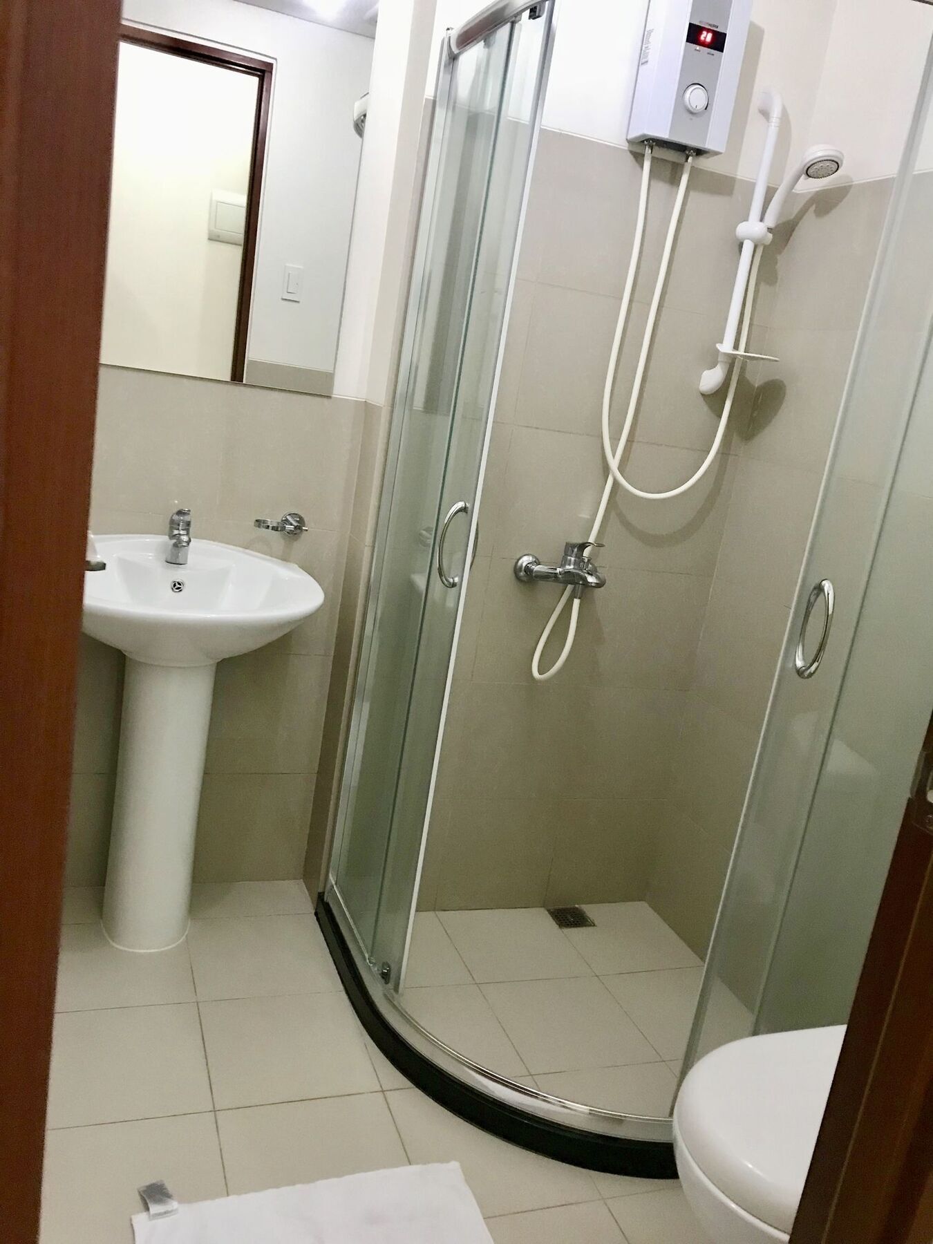 The Beacon Serviced Residences Makati City Bagian luar foto